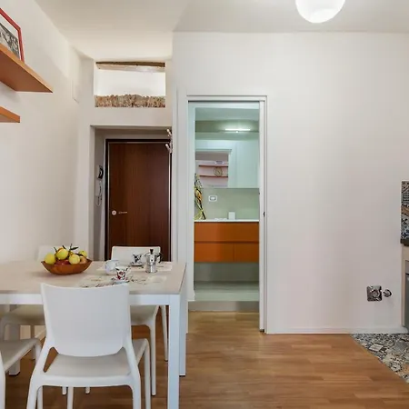 San Felice Colourful Apartment *