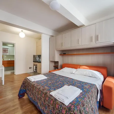 San Felice Colourful Apartment *