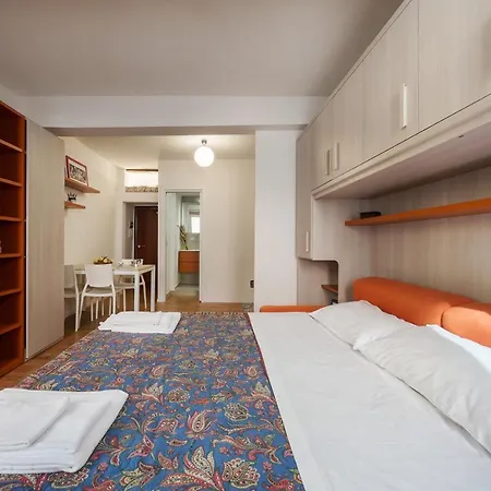 San Felice Colourful Apartment *