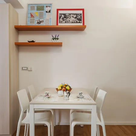 San Felice Colourful Apartment *